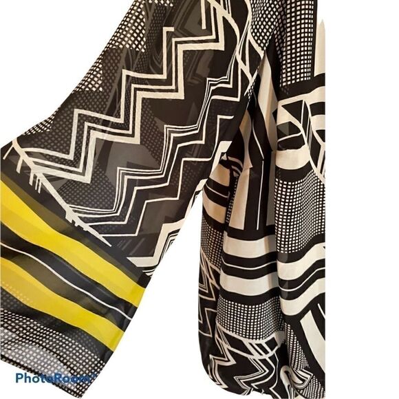 Gorgeous Woman’s Blouse! 1X  - Picture 2 of 3